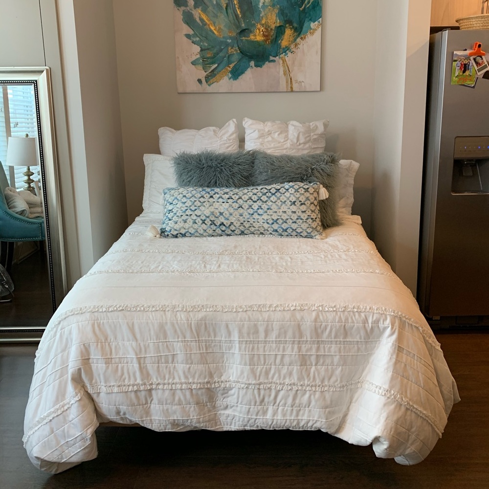 White Ruffle bedding set